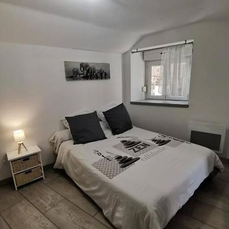 Charmant Appartement Au Calme Saint-Georges-de-Luzençon 외부 사진