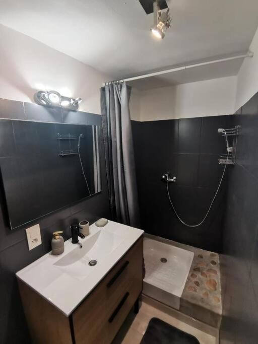 Charmant Appartement Au Calme Saint-Georges-de-Luzençon 외부 사진